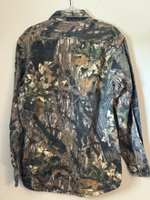 Load image into Gallery viewer, 00’s Cabela’s Mossy Oak Breakup Chamois Shirt (L)