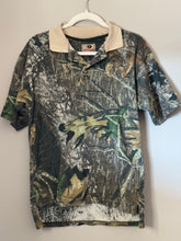 Load image into Gallery viewer, 00’s Mossy Oak Break Up Logo Polo Shirt (M)