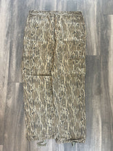 Load image into Gallery viewer, 1990’s Mossy Oak Original Bottomland Camo Adjustable Waist Chamois Pants (L)