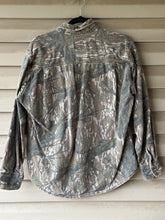 Load image into Gallery viewer, 90’s Rattler Mossy Oak Treestand Shirt (M) 🇺🇸