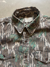 Load image into Gallery viewer, Vintage Mossy Oak Greenleaf Camo Button Up Shirt (L)