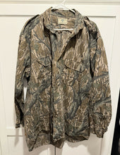 Load image into Gallery viewer, Mossy Oak Treestand Button Down (XXL)