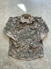 Load image into Gallery viewer, Vintage Distressed Mossy Oak Greenleaf Camo Chamois Shirt (L)