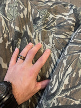 Load image into Gallery viewer, 1990’s Mossy Oak Treestand Camo Denim Insulated Jacket (L)