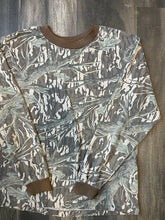 Load image into Gallery viewer, Vintage Mossy Oak Treestand Camo Long Sleeve Shirt (M)