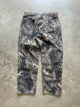Load image into Gallery viewer, Vintage Wrangler Mossy Oak Breakup Camo Denim Pants (L)