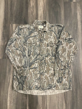 Load image into Gallery viewer, 1990’s Mossy Oak Treestand Camo Strap Shirt (L)