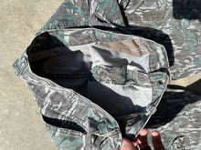 Load image into Gallery viewer, Vintage Mossy Oak Green Leaf Denim Cargo Pants (34x27.5)