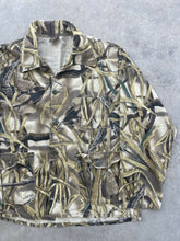 Load image into Gallery viewer, Vintage Realtree Advantage Wetlands Camo Button-Up (XL)