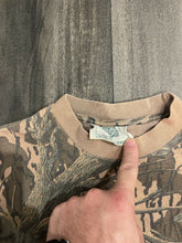 Load image into Gallery viewer, 1990’s Mossy Oak Treestand Camo Long Sleeve Shirt (M)