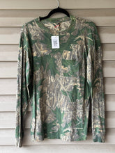 Load image into Gallery viewer, 90’s Mossy Oak Shadowleaf Shirt (M) 🇺🇸