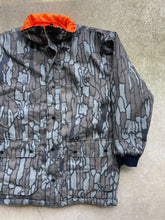 Load image into Gallery viewer, Vintage Winchester Treebark Camo Reversible Puff Jacket (M/L)