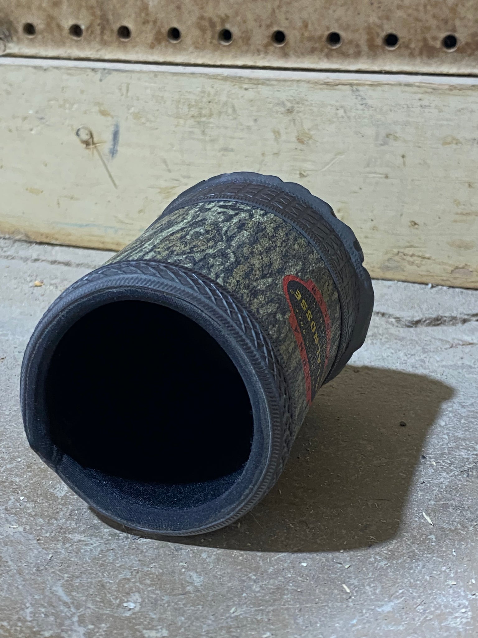 LaCrosse Mossy Oak Bottomland Alpha Cooler Koozie – Camoretro