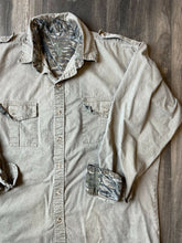 Load image into Gallery viewer, Vintage Mossy Oak Treestand Camo Strap Shirt (L)