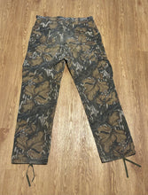 Load image into Gallery viewer, Vintage Mossy Oak Fall Foliage Cargo Pants Large