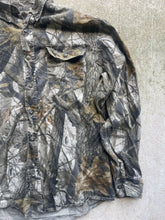 Load image into Gallery viewer, Realtree Hardwoods Camo Outfitters Ridge Button-Up Shirt (M)