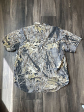 Load image into Gallery viewer, Vintage Remington Mossy Oak Breakup Camo Lightweight Shirt (XL)