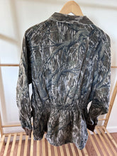 Load image into Gallery viewer, Men’s medium 1980s Mossy oak bow hunter jacket Treestand vintage hunting jacket military long 4 pocket jacket made in the USA hunting camo