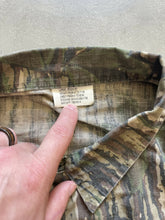 Load image into Gallery viewer, Vintage Realtree Camo 4-Pocket Jacket (L)