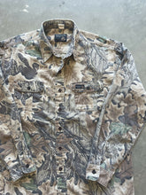 Load image into Gallery viewer, Vintage Realtree Advantage Camo Button Up Shirt (2XL)