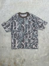 Load image into Gallery viewer, 90’s MossyOak Treestand Camo Pocket T Shirt (M)🇺🇸