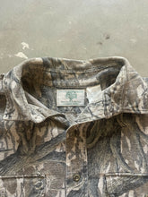 Load image into Gallery viewer, Vintage Mossy Oak Treestand Camo Chamois Shirt (L)