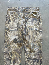 Load image into Gallery viewer, Vintage Realtree Wetlands Advantage Camo Denim Pants (L)