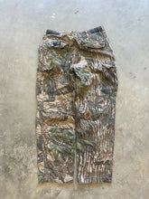 Load image into Gallery viewer, 90’s Rattler's Brand Realtree Camo Adjustable Waist Pants (M)