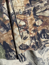 Load image into Gallery viewer, 00’s Mossy Oak Forrest Floor Shirt (M)