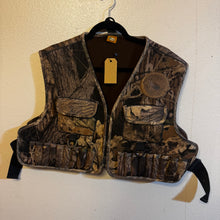 Load image into Gallery viewer, 00’s Avery Mack’s Mossy Oak Break Up Neoprene Shell Vest