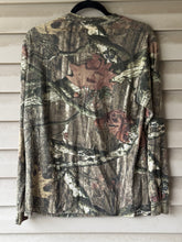 Load image into Gallery viewer, 10’s Mossy Oak Breakup Shirt (M)