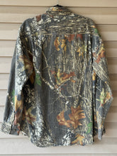 Load image into Gallery viewer, 00’s Russell Athletic Mossy Oak Break Up Shirt (L)