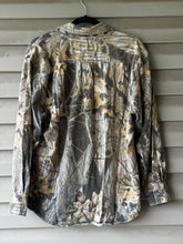 Load image into Gallery viewer, 90’s Mossy Oak Game Winner Break Up Shirt (M/L)