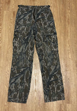 Load image into Gallery viewer, Vintage Gander Mountain Mossy Oak Treestand Cargo Pants Small