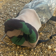 Load image into Gallery viewer, 90’s Fieldline Mossy Oak Treestand Fleece Lined Hand Warmer 🇺🇸