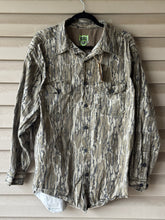 Load image into Gallery viewer, 00’s Pursuit Gear Mossy Oak Shirt (XL)