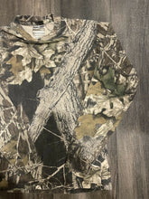 Load image into Gallery viewer, Vintage Mossy Oak Breakup Camo Long Sleeve Shirt ( Youth M)