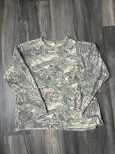 Load image into Gallery viewer, 1990’s Realtree Camo Long Sleeve Shirt (XL)