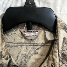 Load image into Gallery viewer, Vintage Realtree camo button up with duck embroidery