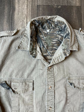Load image into Gallery viewer, Vintage Mossy Oak Treestand Camo Strap Shirt (L)