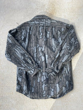 Load image into Gallery viewer, Vintage Cabela’s Trebark Camo Chamois Shirt (M)