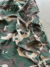 Load image into Gallery viewer, Vintage Distressed Duck Camo Chamois Shirt (L)