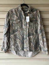 Load image into Gallery viewer, 90’s Rattler Mossy Oak Treestand Shirt (M) 🇺🇸