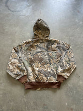 Load image into Gallery viewer, Vintage Walls Realtree Advantage Camo Hooded Jacket (L)