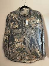 Load image into Gallery viewer, 90’s Mossy Oak Breakup Chamois Shirt (L) 🇺🇸