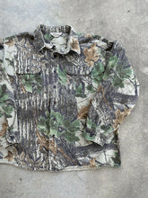 Load image into Gallery viewer, Vintage Walls Realtree Camo Button Up (XXL/XXXL)