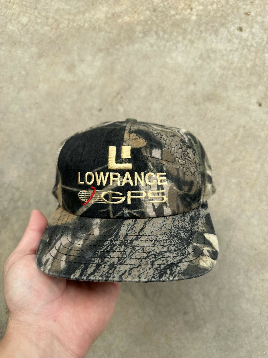 Vintage LOWRANCE GPS Mossy Oak Break Up Snapback1