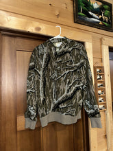 Load image into Gallery viewer, 90’s Mossy Oak Treestand Lined Knit Sweater (L)
