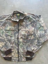 Load image into Gallery viewer, Vintage Cabela’s Realtree Advantage Timber Camo Bomber Jacket (L)