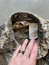 Load image into Gallery viewer, Vintage Realtree Advantage Camo Button-Up Shirt (M)